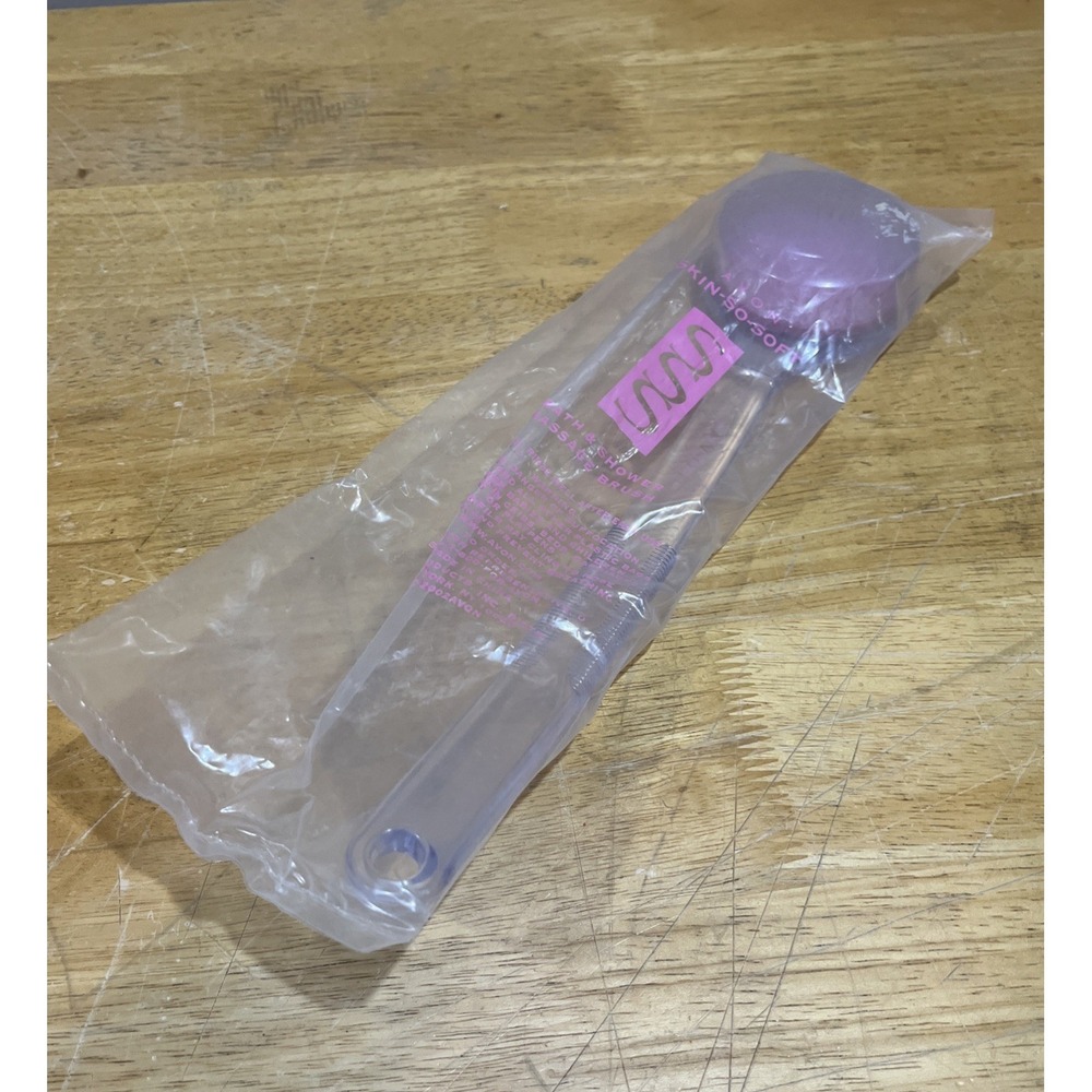 AVON Skin So Soft  Bath & Shower Massage Brush, Curved Handle‎ NOS Vtg